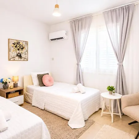 Coral Heart Villa Peyia
